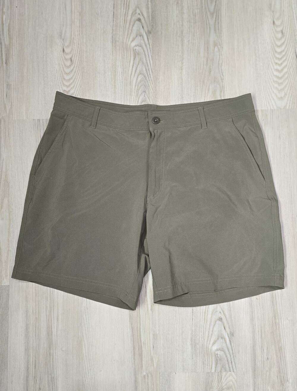 Columbia Mens Olive Performqce Shorts Size 38